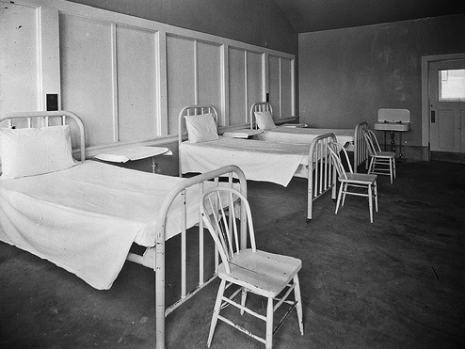 Sick Bed (via <a href="http://www.flickr.com/photos/seattlemunicipalarchives/4072400611/">Seattle Municipal Archives</a>)